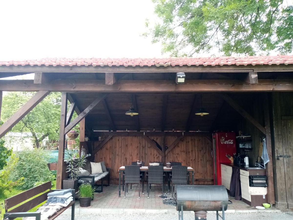 MiJa apartmán s VINNÝM SKLÍPKEM, zahradou a grilem Kájov Exterior foto