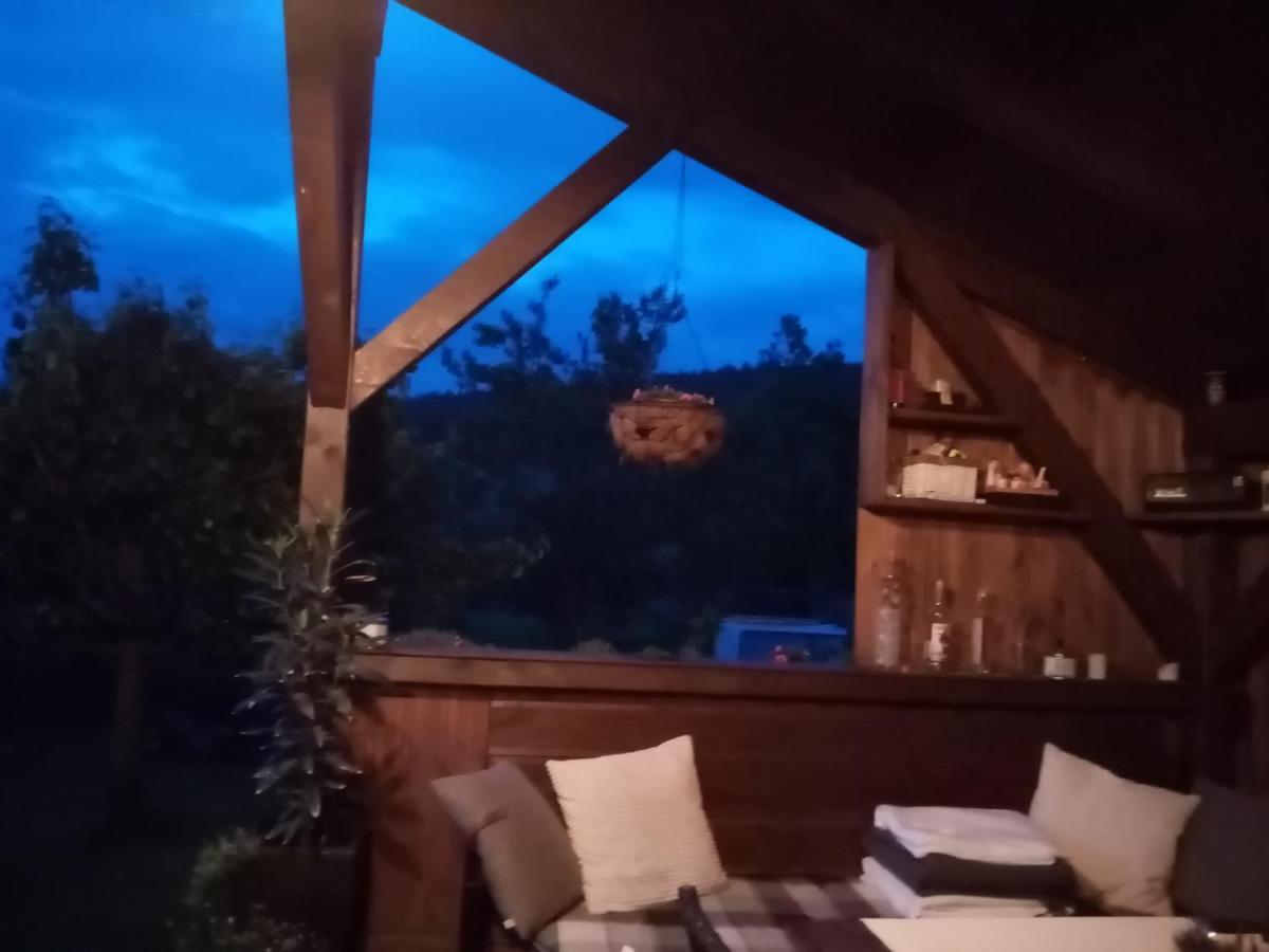 MiJa apartmán s VINNÝM SKLÍPKEM, zahradou a grilem Kájov Exterior foto