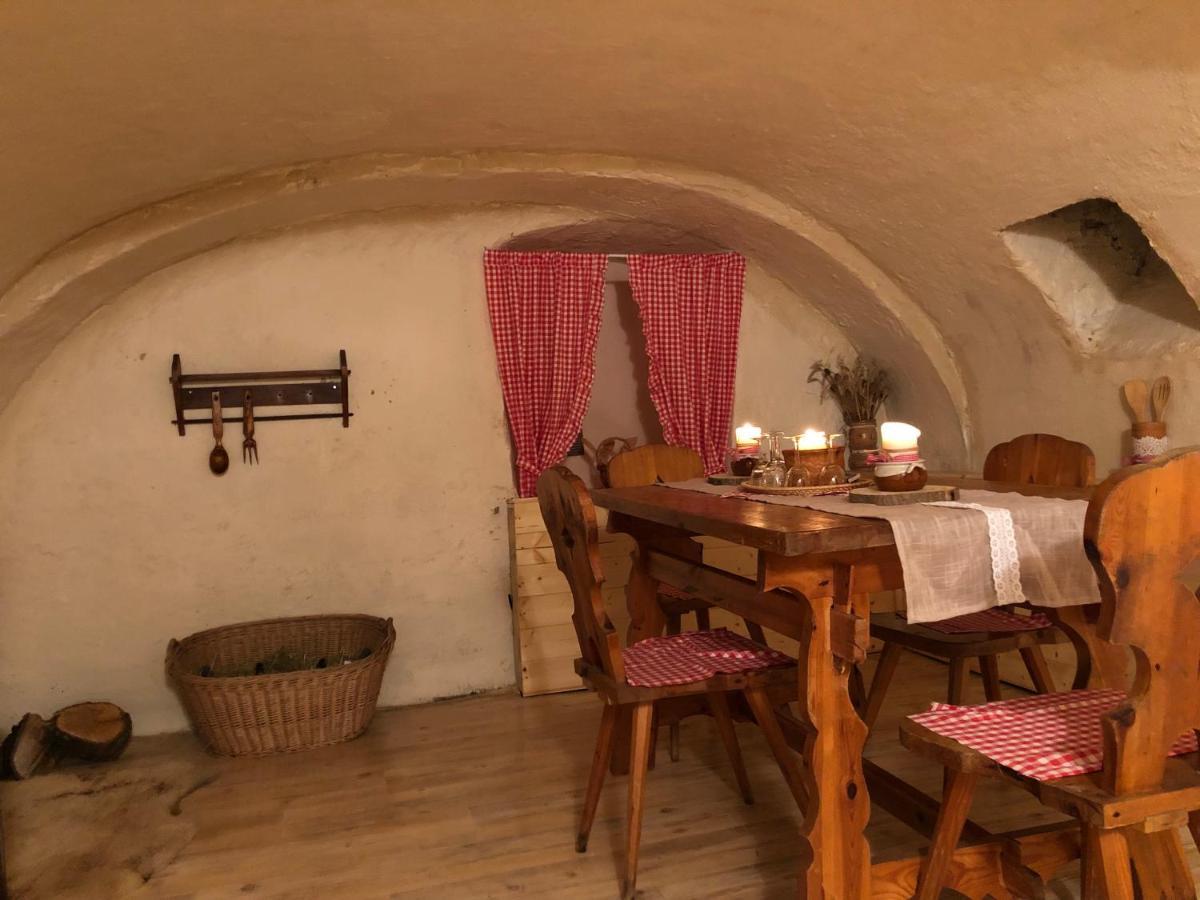 MiJa apartmán s VINNÝM SKLÍPKEM, zahradou a grilem Kájov Exterior foto